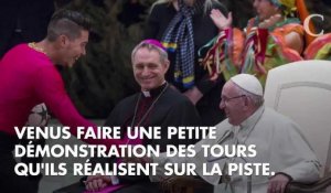 La photo WTF : quand le Pape François fait tourner un ballon sur son doigt