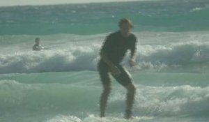 Tennis: les Français Pouille et Cornet font du surf en Australie