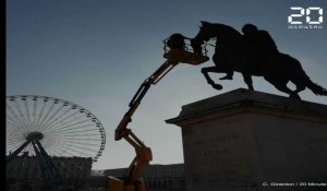 Lyon: Le «Cheval» de la place Bellecour ausculté