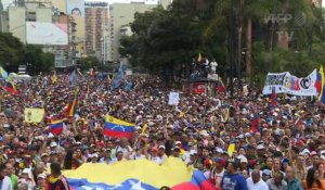 Des milliers de Vénézuéliens manifestent contre le gouvernement