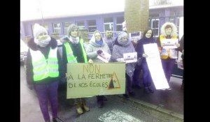 Manifestation contre la fermeture d'une école à Villers-Brûlin