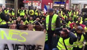Marseille : les gilets jaunes à genoux pour demander le RCI