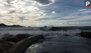Marseille : les rafales de vent ont déchaîné la mer Méditerranée ce dimanche