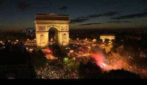 La France en finale: les Champs-Elysées en liesse