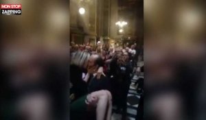 Hommage à Johnny Hallyday : Une demande en mariage a lieu en pleine cérémonie ! (Vidéo)