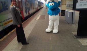 Le train Schtroumpfs en gare de Charleroi