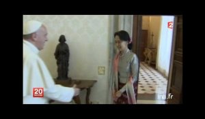 Aung San Suu Kyi rencontre le pape François