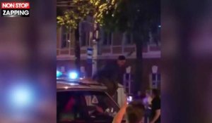 Un supporter russe saute sur une voiture de police... et va vite le regretter (vidéo)
