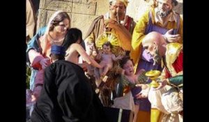 Vatican: une Femen dérobe le petit Jésus
