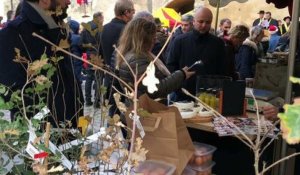 Vaucluse : le chanteur Patrick Hernandez intronisé au marché aux truffes de Ménerbes