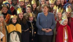 Angela Merkel reçoit de jeunes "Chanteurs à l'Etoile"