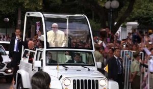 Pédophilie: le pape en mission délicate au Chili