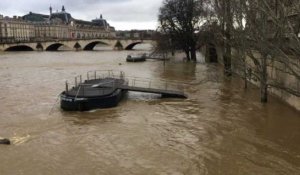 La Seine poursuit sa crue à Paris