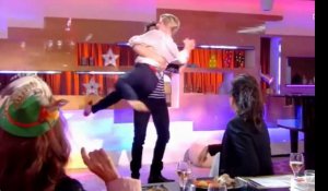 Agustin Galiana et Anne-Élisabeth Lemoine rejouent le porté de Dirty Dancing  dans C à Vous ! (Vidéo)