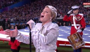Super Bowl 2018 : Pink impressionnante lors de l'hymne national américain (Vidéo)