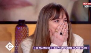C à Vous : Dakota Johnson émue aux larmes face à des images de sa mère (Vidéo)