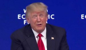 Donald Trump hué par les journalistes au World Economic Forum (vidéo)