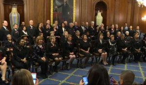 Des membres du Congrès en noir avant le discours de Trump