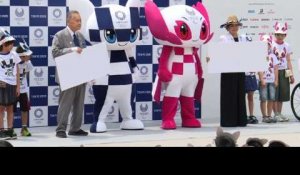Tokyo baptise les mascottes des JO-2020