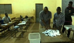 Mali: fermeture des bureaux de vote, début du dépouillement