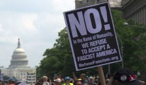 Washington: une poignée de néonazis devant la Maison Blanche