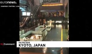 Japon : l'aéroport du Kansai inondé