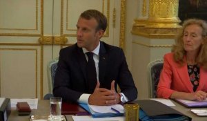Macron appelle son gouvernement à "tenir"