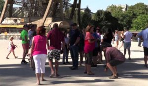 Tour Eiffel fermée: la déception des touristes