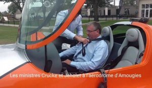 Jean-Luc Crucke et Pierre-Yves Jeholet sont venus soutenir le projet de rapatriement des activités aéronautiques des frères Guisset de Tchéquie à Amougies