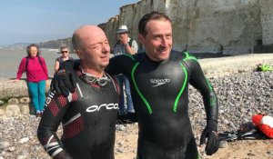 Dieppe. Ils nagent 16 km dans la Manche en soutien aux migrants 