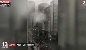 Le Japon frappé par un violent typhon, les images chocs (vidéo) 