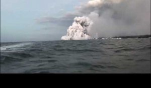 Volcan en éruption : la visite en bateau tourne mal