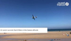 Saint-Malo. Un avion survole la plage de Rochebonne à très basse altitude