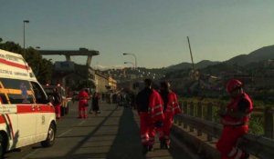 Catastrophe de Gênes: les secours cherchent des survivants