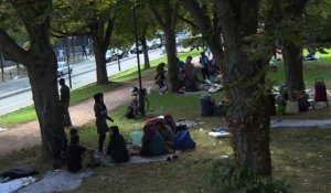 Migrants: en galère d'hébergement, des familles errent à Paris