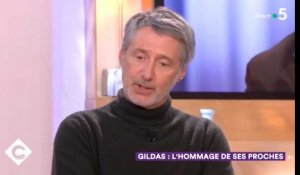 C à vous : Antoine De Caunes ému en évoquant la mort de Philippe Gildas (vidéo)