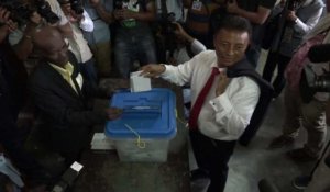 Madagascar: le candidat Ravalomanana vote à la présidentielle