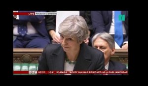 Accord Brexit: Theresa May est interrompue par les cris de ses opposants