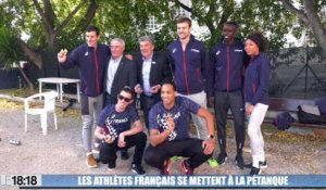 Les athlètes français se mettent à la pétanque