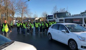 Hennebont. Les Gilets jaunes en chantant à La Gardeloupe