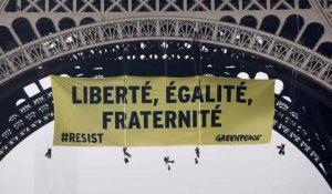 Présidentielle. Greenpeace déploie une banderole contre le FN sur la tour Eiffel