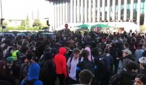 Marseille : repoussés par les CRS, les lycéens se réunissent à la faculté Saint-Charles