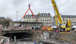 Nantes. Démontage impressionnant de la dalle au dessus du canal Saint-Felix près de la gare SNCF