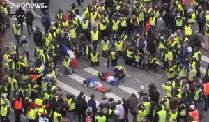 "Gilets jaunes" : Macron veut reprendre la main