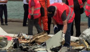 Accident d'avion en Indonésie: l'une des boîtes noires récupérée