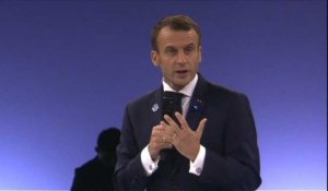 Macron: "le monde dans lequel nous vivons est fragilisé"