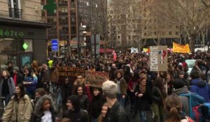 Cortège d'étudiants et lycéens à Paris contre les réformes