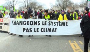 Paris: des "gilets jaunes" à la marche pour le climat