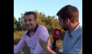 Emmanuel Macron à vélo : Un journaliste de Quotidien l'oblige à s'arrêter (vidéo)