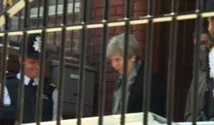 Theresa May quitte la mosquée de Finsbury Park à Londres